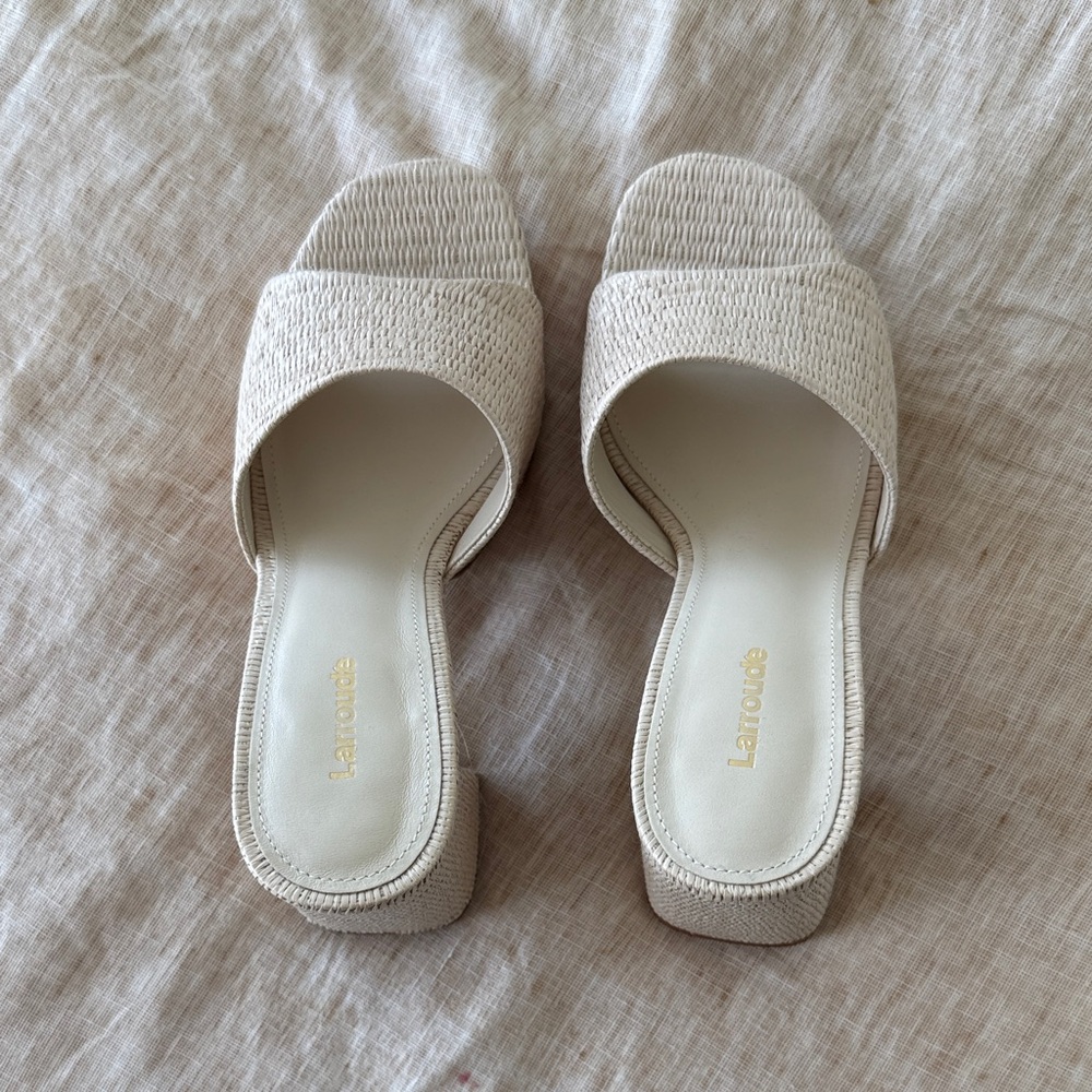 Larroude dolly Beige raffia wedge Mules